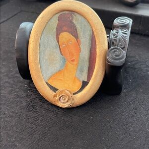 Gold Oval Portrait Framed brooch, Reflecting Modigliani.
Signed Alice Gamse